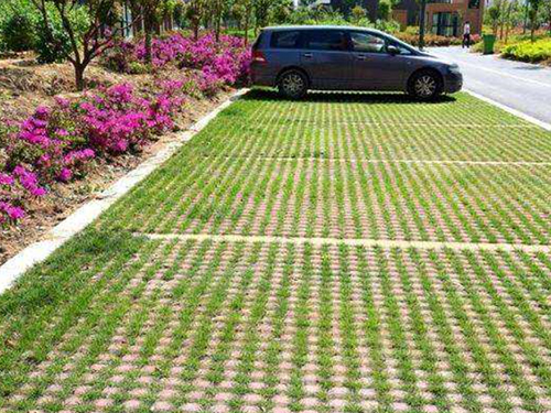 井字形植草砖完工